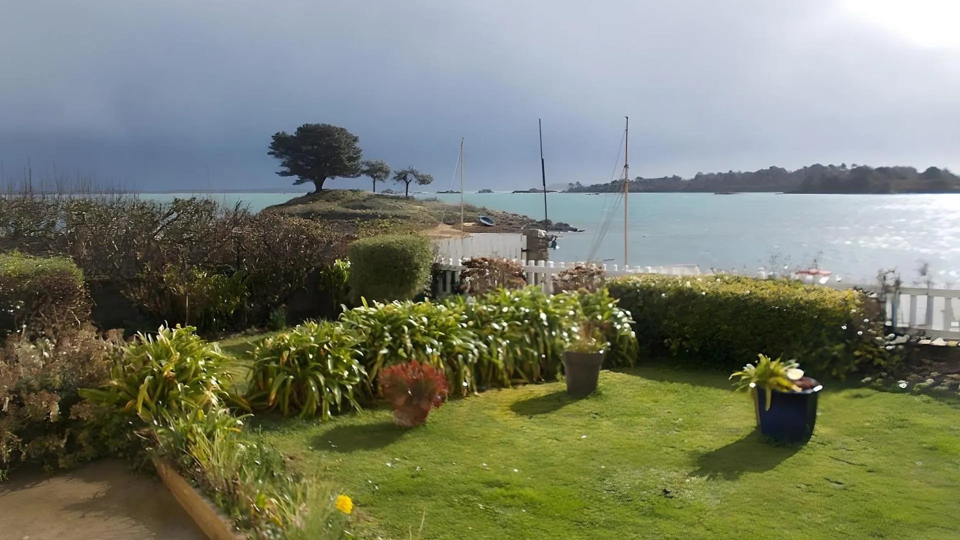 Gite Vue Imprenable Mer Lanmodez Tatil Evi